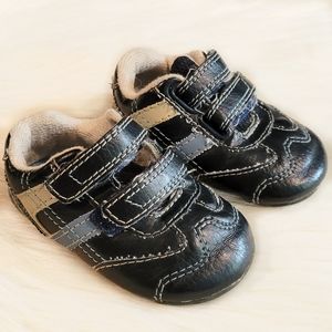 Boys Circo Double Velcro Baby Sneakers size 4